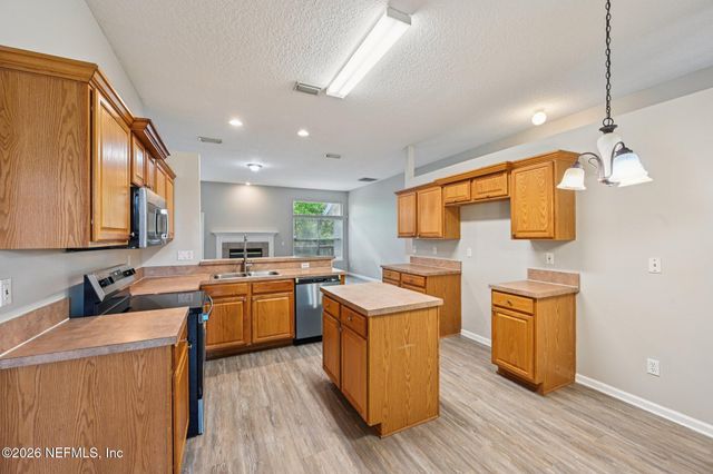 12511 WAGES Way E, Jacksonville, FL 32218