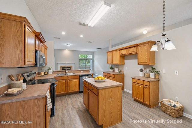 12511 WAGES Way E, Jacksonville, FL 32218