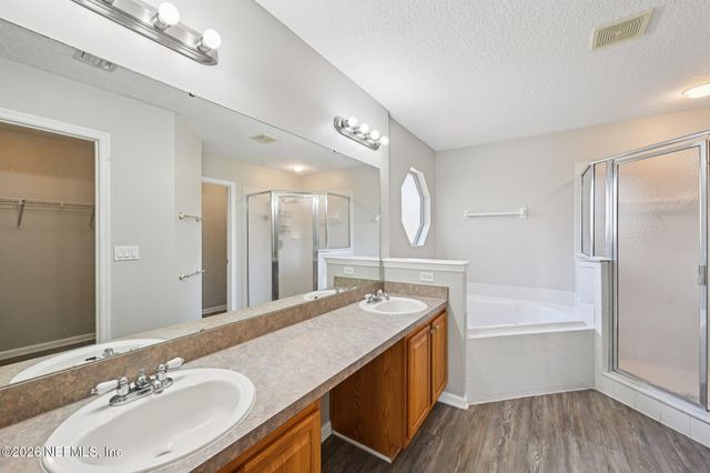 12511 WAGES Way E, Jacksonville, FL 32218