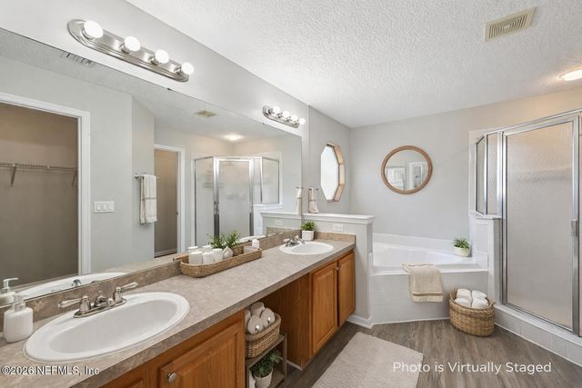 12511 WAGES Way E, Jacksonville, FL 32218