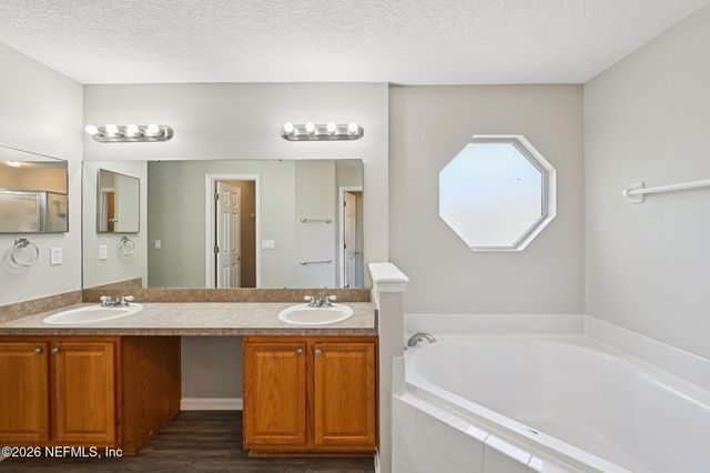 12511 WAGES Way E, Jacksonville, FL 32218