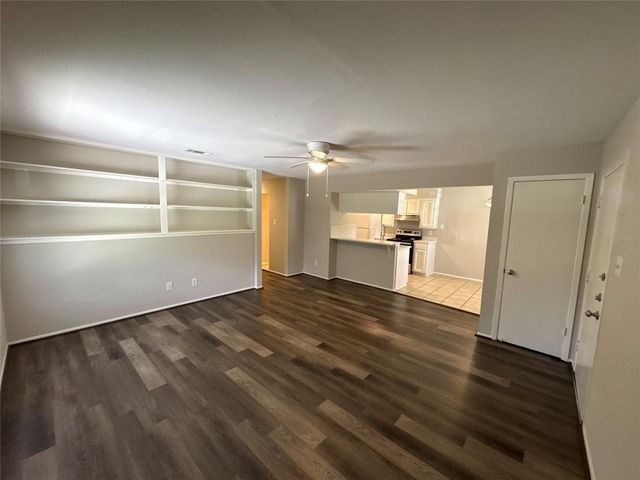 318 S Poplar Street 3, Tomball, TX 77375