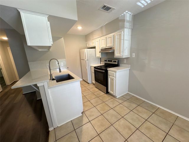 318 S Poplar Street 3, Tomball, TX 77375