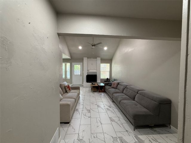 109 Colony Drive, Arlington, TX 76002