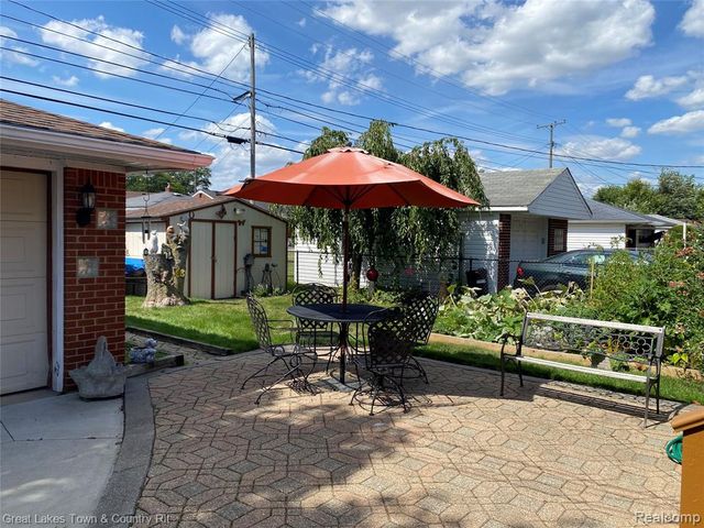 24585 Mabray Avenue, Eastpointe, MI 48021