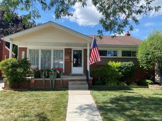 24585 Mabray Avenue, Eastpointe, MI 48021