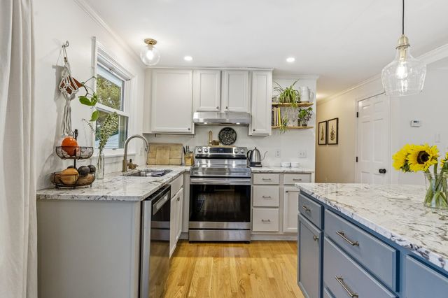 13 Redwing Road, Concord, NH 03301