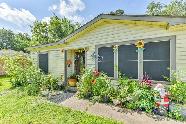 607 Honeysuckle Drive, La Marque, TX 77568