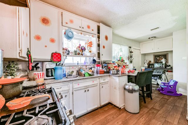 607 Honeysuckle Drive, La Marque, TX 77568