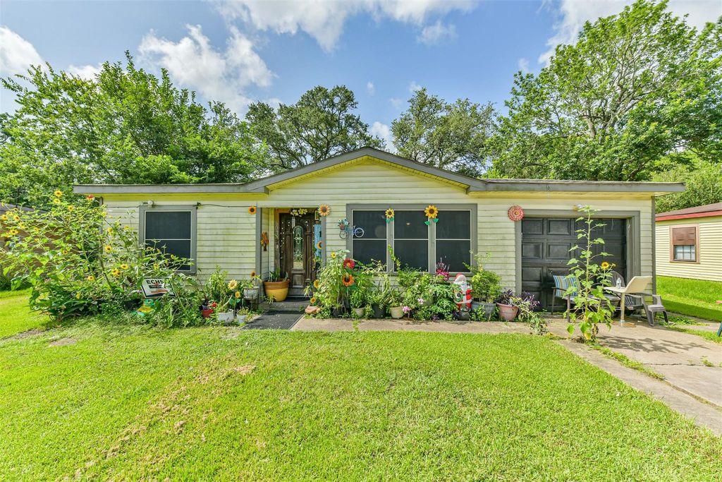 607 Honeysuckle Drive, La Marque, TX 77568