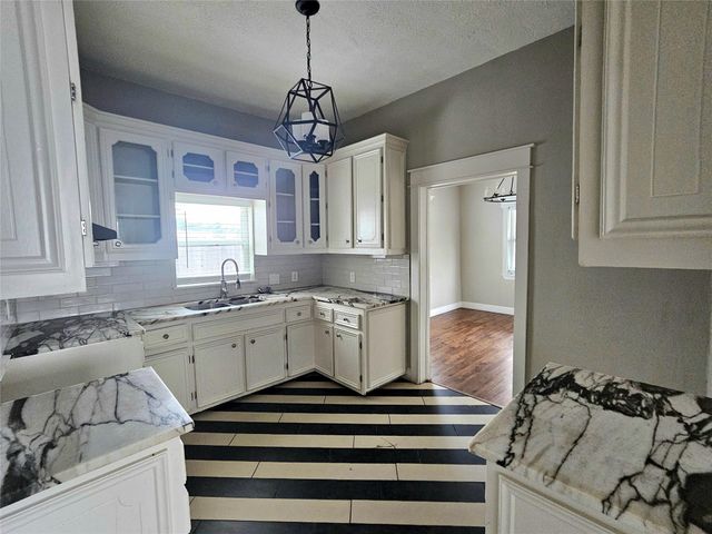 614 N York Street, Houston, TX 77003