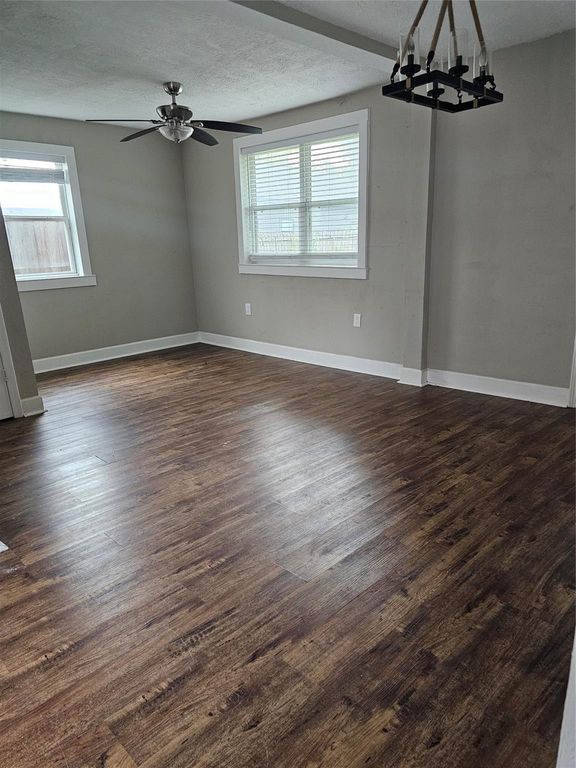 Image 12 of property listing at 614 N York Street, Houston, TX 77003