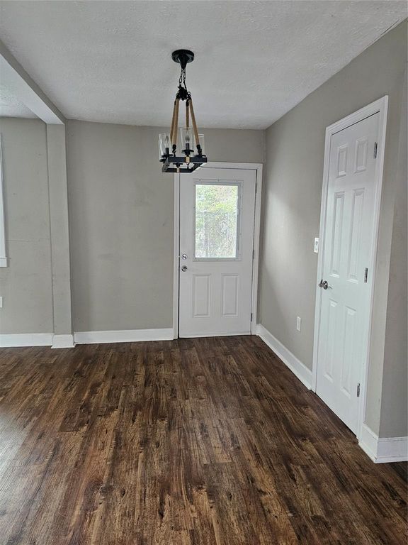 Image 14 of property listing at 614 N York Street, Houston, TX 77003