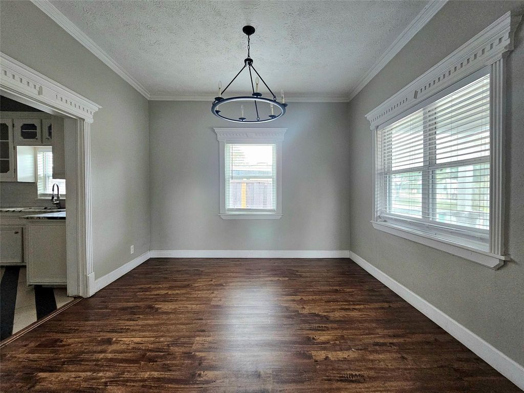 Image 3 of property listing at 614 N York Street, Houston, TX 77003