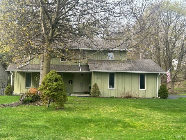 13 Green Fir Circle, Camillus, NY 13219