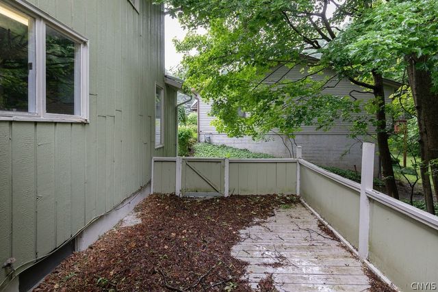 13 Green Fir Circle, Camillus, NY 13219
