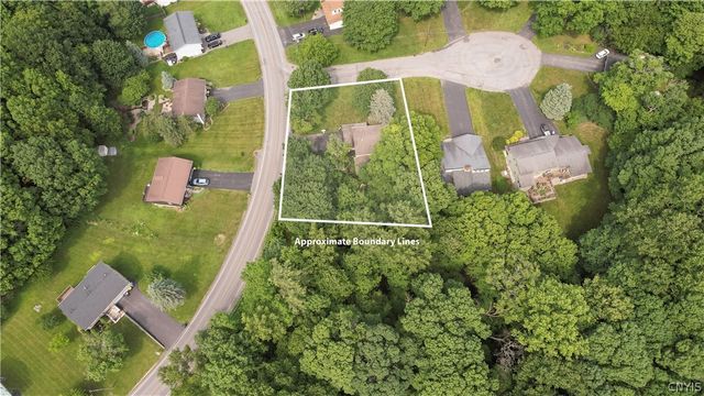 13 Green Fir Circle, Camillus, NY 13219