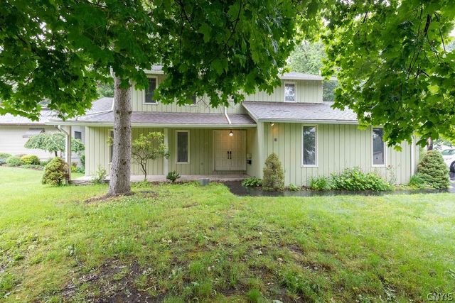 13 Green Fir Circle, Camillus, NY 13219