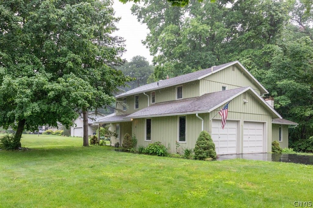 13 Green Fir Circle, Camillus, NY 13219
