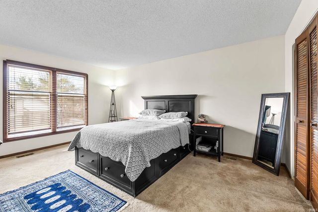 6017 Sawmill Woods Drive, Fort Wayne, IN 46835