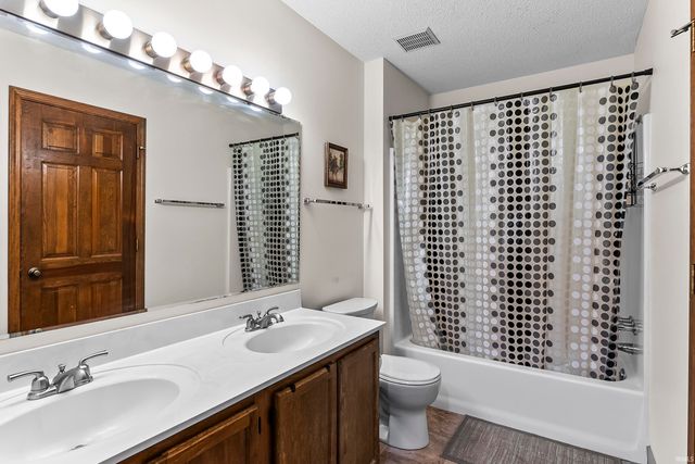 6017 Sawmill Woods Drive, Fort Wayne, IN 46835