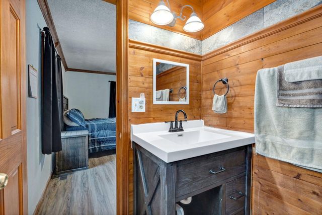 157 Oak Crest Drive, Marshfield, MO 65706