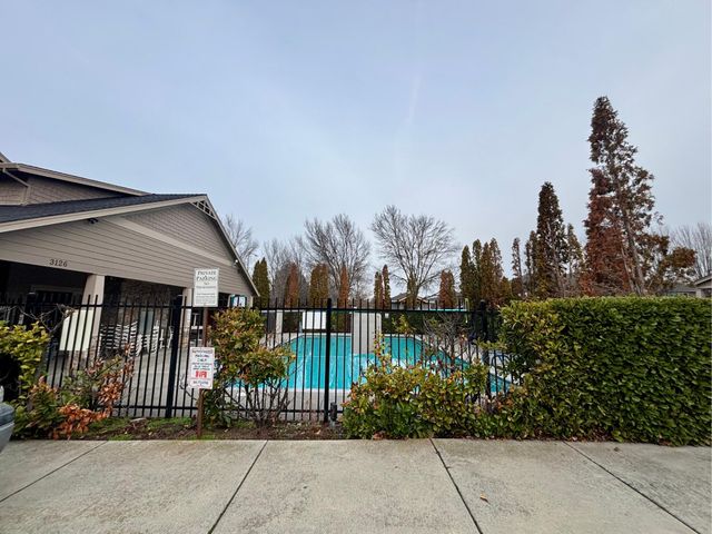 3126 Alameda Street 202, Medford, OR 97504