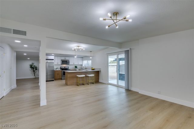 5052 Newton Drive, Las Vegas, NV 89122