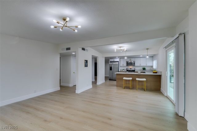 5052 Newton Drive, Las Vegas, NV 89122