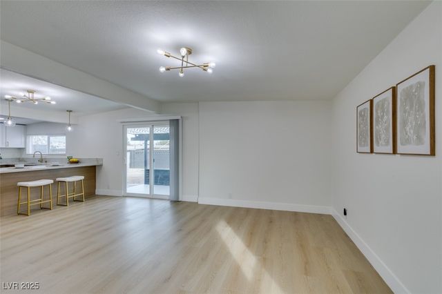 5052 Newton Drive, Las Vegas, NV 89122