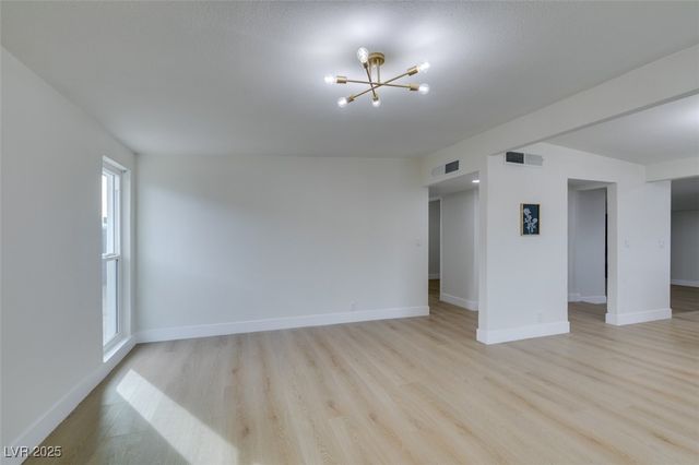 5052 Newton Drive, Las Vegas, NV 89122