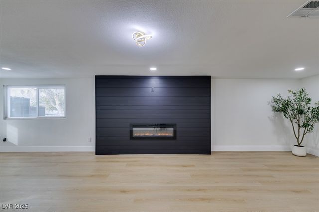 5052 Newton Drive, Las Vegas, NV 89122