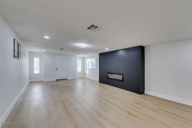 5052 Newton Drive, Las Vegas, NV 89122