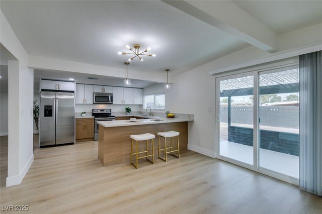 5052 Newton Drive, Las Vegas, NV 89122