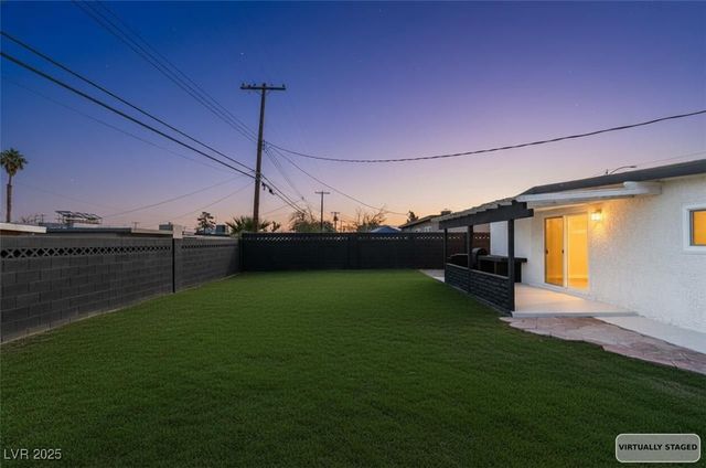 5052 Newton Drive, Las Vegas, NV 89122