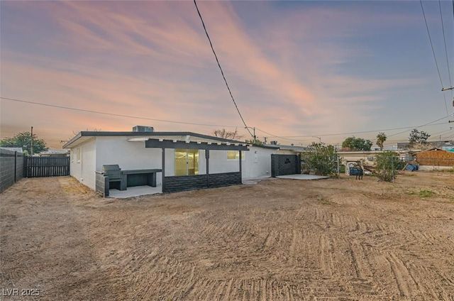 5052 Newton Drive, Las Vegas, NV 89122