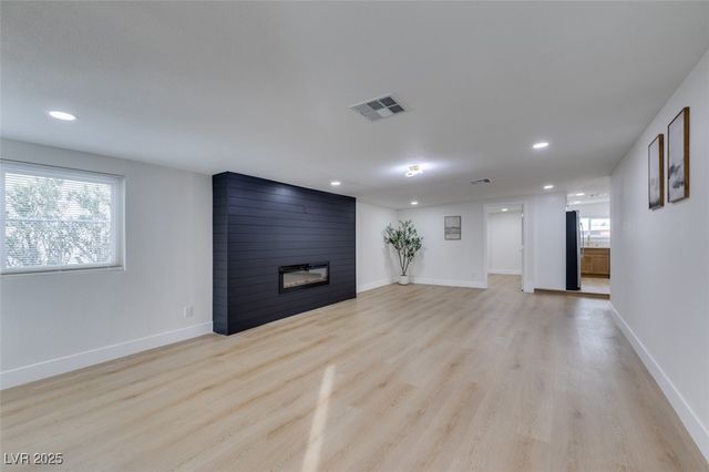 5052 Newton Drive, Las Vegas, NV 89122