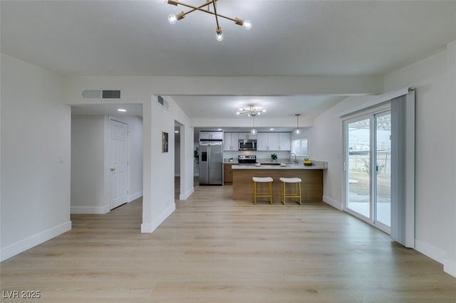 5052 Newton Drive, Las Vegas, NV 89122