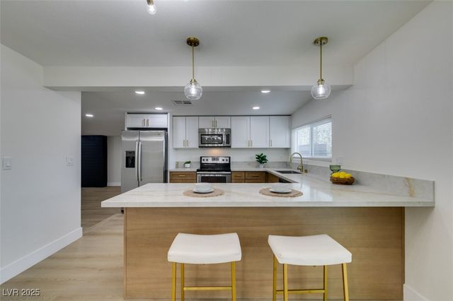 5052 Newton Drive, Las Vegas, NV 89122