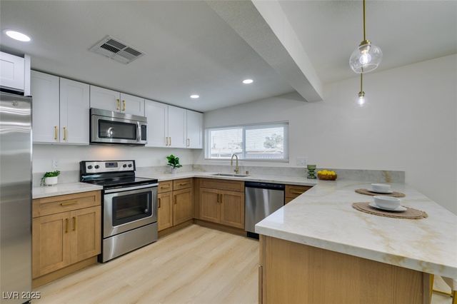 5052 Newton Drive, Las Vegas, NV 89122