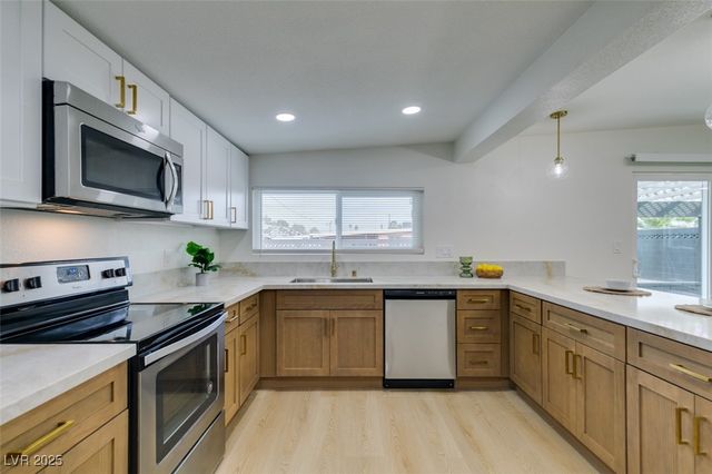 5052 Newton Drive, Las Vegas, NV 89122