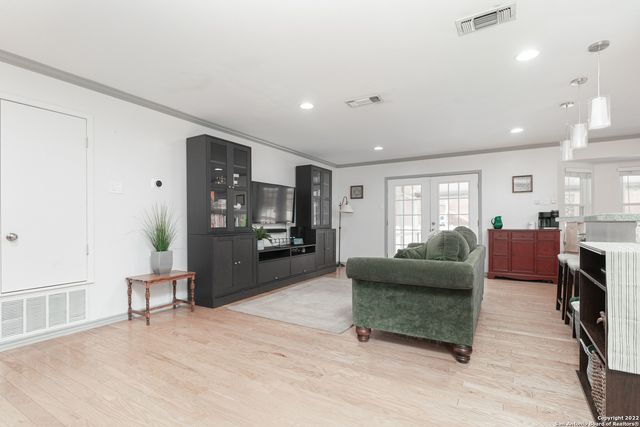 2902 SIR PHILLIP DR, San Antonio, TX 78209
