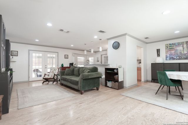 2902 SIR PHILLIP DR, San Antonio, TX 78209