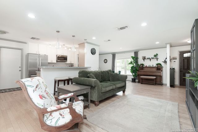 2902 SIR PHILLIP DR, San Antonio, TX 78209