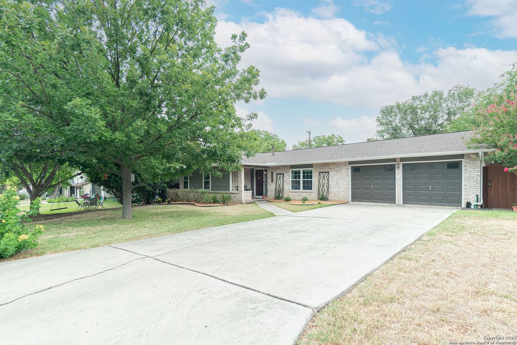 2902 SIR PHILLIP DR, San Antonio, TX 78209