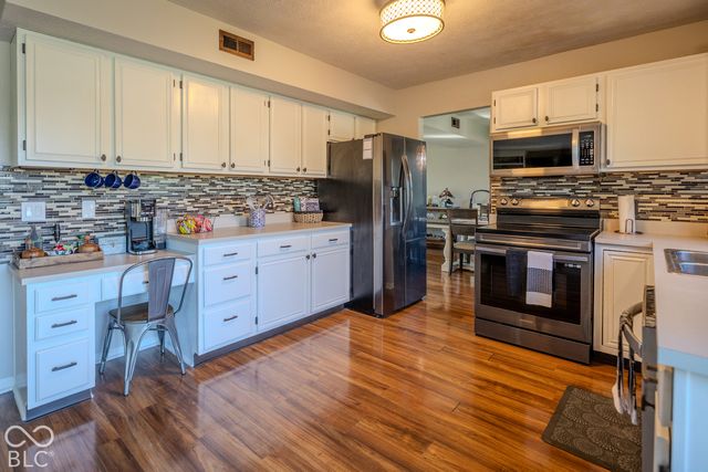 6416 Manchester Drive, Fishers, IN 46038
