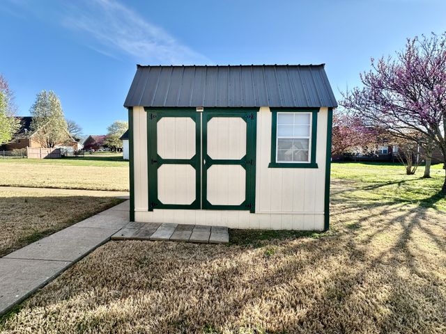 1712 Orchard Dr, Lebanon, TN 37087