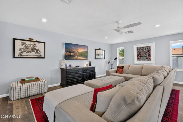15 E ANGELA Drive, Phoenix, AZ 85022