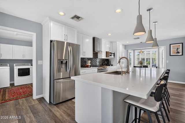 15 E ANGELA Drive, Phoenix, AZ 85022