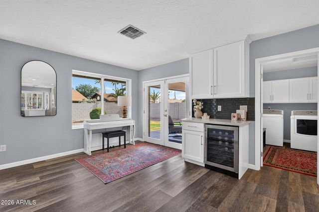 15 E ANGELA Drive, Phoenix, AZ 85022